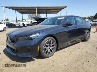 2024 BMW i5 eDrive40 z VIN WBY33FK04RCR21619, wystawiony jako Copart lot #71286594 z przebiegiem 6270 mil mil oraz Szkody całkowita. Historia ofert i sprzedaży dostępna na DreamBid. Obrazek 1.