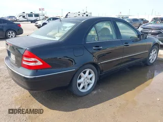 2002 Mercedes-Benz C 230/260/280/320 z VIN WDBRF61J02F196116, wystawiony jako IAAI lot #42250367 z przebiegiem Nie podano mil oraz . Historia ofert i sprzedaży dostępna na DreamBid. Obrazek 4.