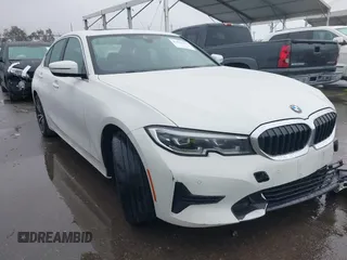 2020 BMW 3 Series 330i z VIN 3MW5R1J04L8B13974, wystawiony jako IAAI lot #41551657 z przebiegiem 24 014 mil mil oraz . Historia ofert i sprzedaży dostępna na DreamBid. Obrazek 1.