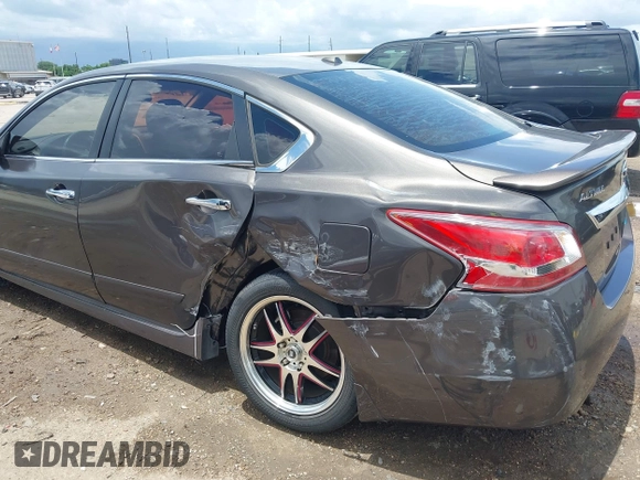 2013 Nissan Altima SV with VIN 1N4AL3AP8DN578581, listed as a IAAI auction lot 42705302 with 107,769 mi miles and . Bid and sale history available at DreamBid. Image 6.