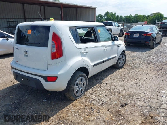 2013 Kia Soul with VIN KNDJT2A5XD7773332, listed as a IAAI auction lot 39593375 with 92,688 mi miles. Bid and sale history available at carsss.com. Image 4.