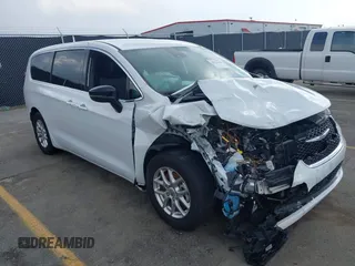 2025 Chrysler Pacifica Select with VIN 2C4RC1BG5SR531217, listed as a IAAI auction lot 42743264 with 23,545 mi miles and . Bid and sale history available at DreamBid. Image 1.