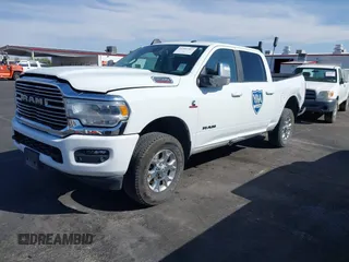 2024 Ram 2500 Laramie z VIN 3C6UR5FL7RG276925, wystawiony jako IAAI lot #41983387 z przebiegiem 29 458 mil mil oraz . Historia ofert i sprzedaży dostępna na DreamBid. Obrazek 19.