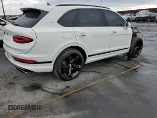2021 Bentley Bentayga V8 z VIN SJAAM2ZV6MC035957, wystawiony jako Copart lot #76741673 z przebiegiem 14 683 mil mil oraz . Historia ofert i sprzedaży dostępna na DreamBid. Obrazek 3.