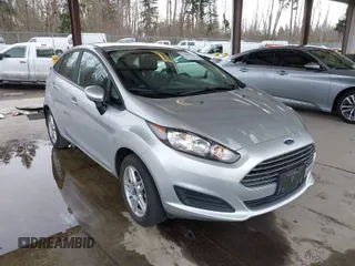 2019 Ford Fiesta SE z VIN 3FADP4BJ9KM135249, wystawiony jako IAAI lot #41808324 z przebiegiem 19 919 mil mil oraz . Historia ofert i sprzedaży dostępna na DreamBid. Obrazek 1.