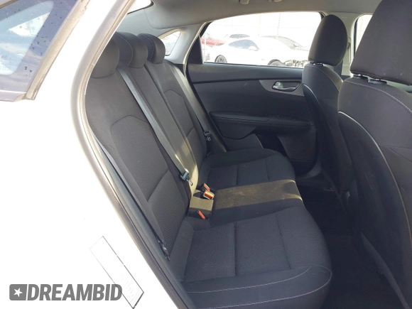 2021 Kia Forte LXS z VIN 3KPF24AD2ME327400, wystawiony jako IAAI lot #41897888 z przebiegiem 103 248 mil mil oraz . Historia ofert i sprzedaży dostępna na DreamBid. Obrazek 8.