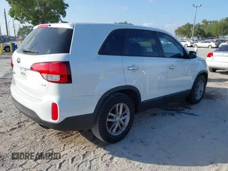 2015 Kia Sorento LX with VIN 5XYKT3A69FG575172, listed as a IAAI auction lot 42151412 with 161,823 mi miles and . Bid and sale history available at carsss.com. Image 4.