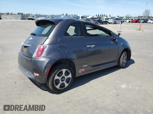 2015 FIAT 500e z VIN 3C3CFFGE4FT503658, wystawiony jako Copart lot #51550215 z przebiegiem 79 727 mil mil oraz Czysty tytuł • Clean title. Historia ofert i sprzedaży dostępna na DreamBid. Obrazek 3.