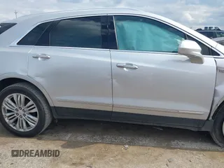 2019 Cadillac XT5 Premium Luxury AWD z VIN 1GYKNFRS0KZ207739, wystawiony jako IAAI lot #42229089 z przebiegiem 99 801 mil mil oraz . Historia ofert i sprzedaży dostępna na DreamBid. Obrazek 12.