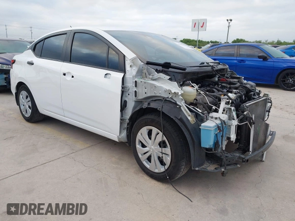 2022 Nissan Versa S z VIN 3N1CN8DV2NL821813, wystawiony jako IAAI lot #42163493 z przebiegiem 88 645 mil mil oraz . Historia ofert i sprzedaży dostępna na DreamBid. Obrazek 1.