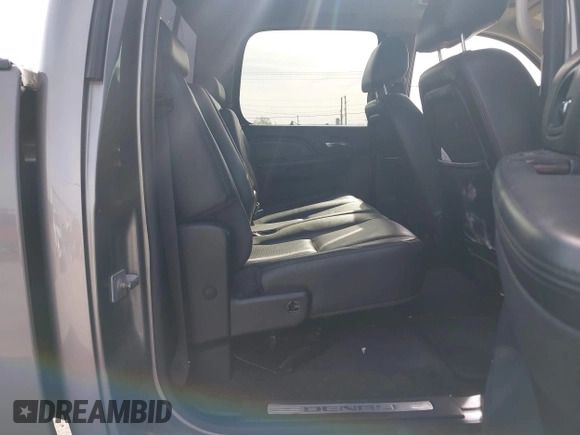 2013 GMC Sierra 2500HD Denali z VIN 1GT125E81DF127112, wystawiony jako IAAI lot #41907764 z przebiegiem 289 619 mil mil oraz . Historia ofert i sprzedaży dostępna na DreamBid. Obrazek 8.
