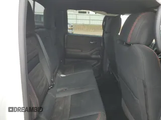 2022 Nissan Frontier Pro-4X z VIN 1N6ED1EK0NN668348, wystawiony jako Copart lot #52364335 z przebiegiem 50 861 mil mil oraz Szkoda całkowita • Salvage title. Historia ofert i sprzedaży dostępna na DreamBid. Obrazek 10.