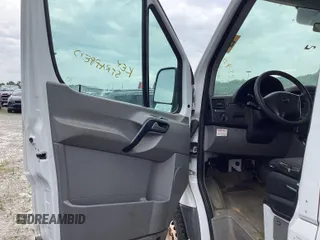2011 Freightliner Sprinter z VIN WDYPE8CCXB5549350, wystawiony jako IAAI lot #42355579 z przebiegiem Nie podano mil oraz . Historia ofert i sprzedaży dostępna na DreamBid. Obrazek 15.