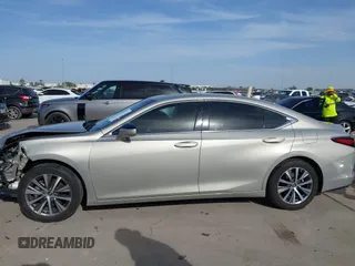 2020 Lexus ES 350 с VIN 58ADZ1B15LU078567, выставлен на аукционе IAAI как лот 41831863 с пробегом 32 793 миль миль и . История ставок и продаж доступна на DreamBid. Изображение 15.