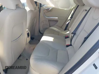 2015 Volvo S60 T5 Drive-E Premier z VIN YV140MFKXF1351769, wystawiony jako IAAI lot #41392860 z przebiegiem 56 920 mil mil oraz . Historia ofert i sprzedaży dostępna na DreamBid. Obrazek 8.