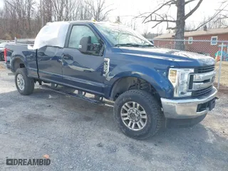 2018 Ford Super Duty F-250 SRW XL with VIN 1FT7W2B62JEB80712, listed as a IAAI auction lot 41593737 with 118,231 mi miles. Bid and sale history available at carsss.com. Image 1.