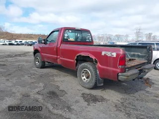 2001 Ford Super Duty F-250 XL with VIN 1FTNF21F81EA91185, listed as a IAAI auction lot 41905227 with 182,980 mi miles. Bid and sale history available at carsss.com. Image 3.