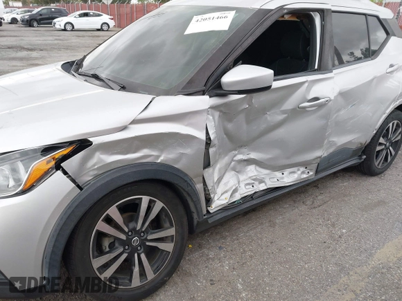 2019 Nissan Kicks SR with VIN 3N1CP5CU1KL535075, listed as a IAAI auction lot 42051466 with 73,730 mi miles. Bid and sale history available at carsss.com. Image 6.