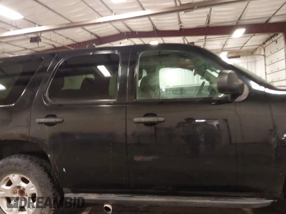2013 Chevrolet Tahoe Commercial z VIN 1GNSK2E01DR331721, wystawiony jako IAAI lot #42093449 z przebiegiem 178 731 mil mil oraz . Historia ofert i sprzedaży dostępna na DreamBid. Obrazek 13.
