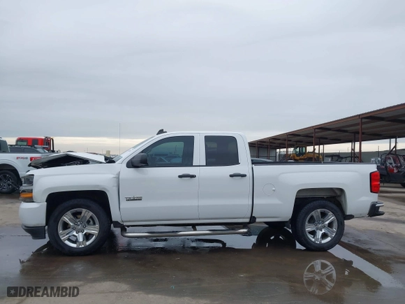 2018 Chevrolet Silverado 1500 Custom with VIN 1GCRCPEC8JZ238766, listed as a IAAI auction lot 41424928 with 62,411 mi miles. Bid and sale history available at carsss.com. Image 15.