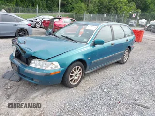 2001 Volvo V40 z VIN YV1VW29531F656295, wystawiony jako IAAI lot #42280990 z przebiegiem 175 196 mil mil oraz . Historia ofert i sprzedaży dostępna na DreamBid. Obrazek 2.