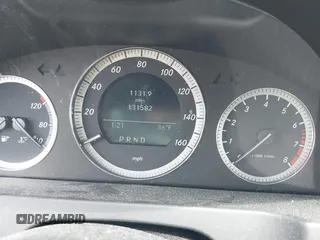 2009 Mercedes-Benz C 300 Sport z VIN WDDGF81X39F208736, wystawiony jako IAAI lot #42151686 z przebiegiem 131 582 mil mil oraz . Historia ofert i sprzedaży dostępna na DreamBid. Obrazek 7.