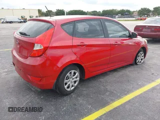 2013 Hyundai Accent GS z VIN KMHCT5AE2DU123126, wystawiony jako IAAI lot #40902043 z przebiegiem 97 822 mil mil oraz . Historia ofert i sprzedaży dostępna na DreamBid. Obrazek 4.