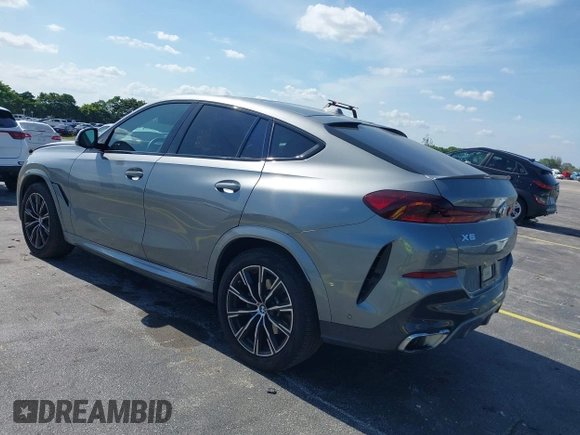 2025 BMW X6 xDrive40i z VIN 5UX33EX04S9X20728, wystawiony jako IAAI lot #42192580 z przebiegiem 22 906 mil mil oraz . Historia ofert i sprzedaży dostępna na DreamBid. Obrazek 3.