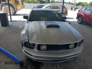 2005 Ford Mustang Deluxe z VIN 1ZVFT80N655102311, wystawiony jako Copart lot #64071685 z przebiegiem 147 413 mil mil oraz Szkoda całkowita • Salvage title. Historia ofert i sprzedaży dostępna na DreamBid. Obrazek 5.