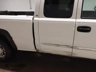 2004 GMC Sierra 1500 SLT with VIN 1GTEK19T34E320179, listed as a IAAI auction lot 41601727 with 303,523 mi miles. Bid and sale history available at carsss.com. Image 18.