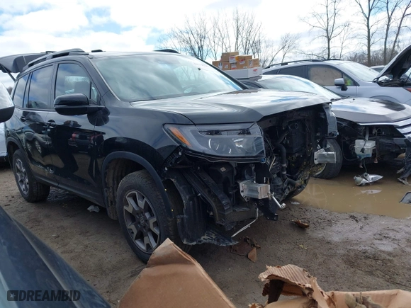 2022 Honda Passport TrailSport with VIN 5FNYF8H60NB011632, listed as a IAAI auction lot 41779705 with 42,038 mi miles. Bid and sale history available at carsss.com. Image 1.