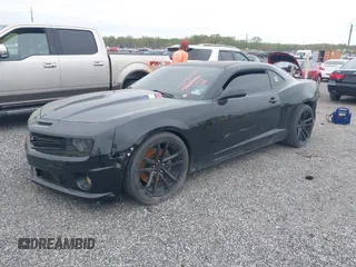 2010 Chevrolet Camaro 2SS z VIN 2G1FK1EJ9A9137692, wystawiony jako IAAI lot #42085420 z przebiegiem 169 665 mil mil oraz . Historia ofert i sprzedaży dostępna na DreamBid. Obrazek 17.