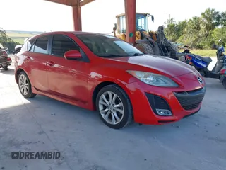 2011 Mazda 3 S Grand Touring z VIN JM1BL1M57B1390037, wystawiony jako IAAI lot #42360724 z przebiegiem 85 066 mil mil oraz . Historia ofert i sprzedaży dostępna na DreamBid. Obrazek 1.