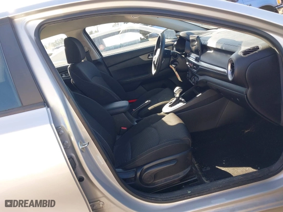 2019 Kia Forte LXS with VIN 3KPF24AD3KE118762, listed as a IAAI auction lot 41823333 with 76,446 mi miles. Bid and sale history available at carsss.com. Image 5.