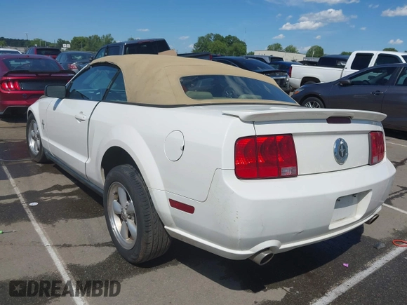 2007 Ford Mustang Deluxe z VIN 1ZVFT84N275365683, wystawiony jako IAAI lot #42335893 z przebiegiem 141 892 mil mil oraz . Historia ofert i sprzedaży dostępna na DreamBid. Obrazek 3.