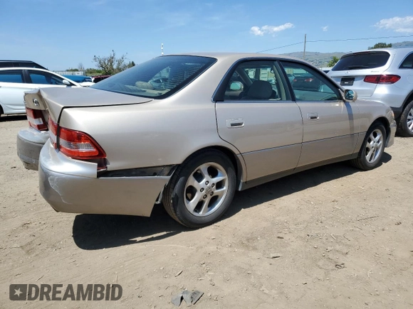 2001 Lexus ES 300 with VIN JT8BF28G210342201, listed as a Copart auction lot 55067975 with 235,165 mi miles and Salvage Title. Bid and sale history available at DreamBid. Image 3.