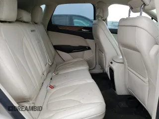 2015 Lincoln MKC z VIN 5LMCJ1A93FUJ07566, wystawiony jako Copart lot #53621655 z przebiegiem 116 018 mil mil oraz Szkoda całkowita • Salvage title. Historia ofert i sprzedaży dostępna na DreamBid. Obrazek 10.