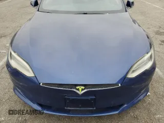 2017 Tesla Model S 100D z VIN 5YJSA1E20HF192300, wystawiony jako Copart lot #52931815 z przebiegiem 93 916 mil mil oraz Szkoda całkowita • Salvage title. Historia ofert i sprzedaży dostępna na DreamBid. Obrazek 12.
