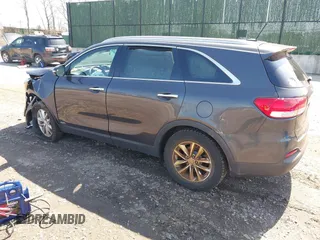 2017 Kia Sorento LX with VIN 5XYPGDA33HG215811, listed as a IAAI auction lot 41911945 with 74,660 mi miles. Bid and sale history available at carsss.com. Image 3.