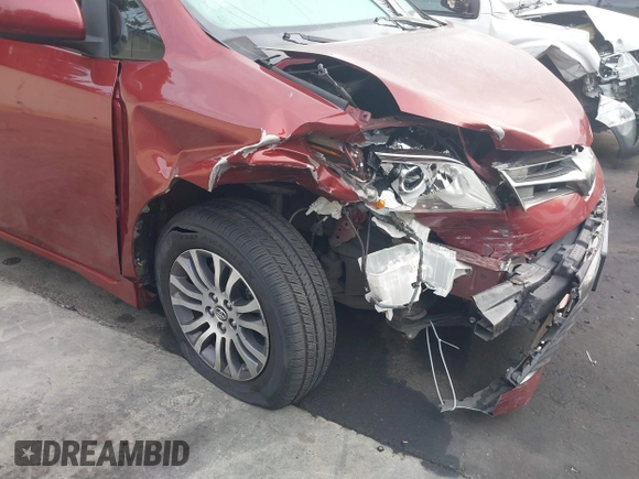 2018 Toyota Sienna XLE Auto Access Seat with VIN 5TDYZ3DC8JS932914, listed as a IAAI auction lot 41178252 with 112,009 mi miles. Bid and sale history available at carsss.com. Image 6.