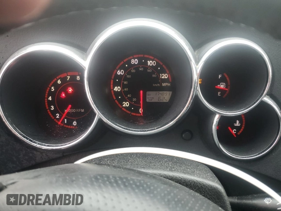 2006 Toyota Matrix STD z VIN 2T1LR32E06C563125, wystawiony jako Copart lot #55683475 z przebiegiem 174 891 mil mil oraz Tytuł czysty. Historia ofert i sprzedaży dostępna na DreamBid. Obrazek 9.