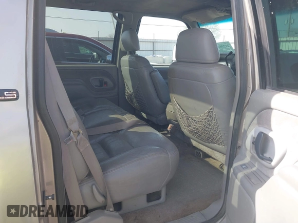 2000 Chevrolet Silverado 3500 z VIN 1GCHK33J0YF437640, wystawiony jako IAAI lot #41796214 z przebiegiem 139 411 mil mil oraz . Historia ofert i sprzedaży dostępna na DreamBid. Obrazek 8.