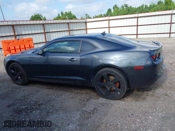 2010 Chevrolet Camaro 1LT z VIN 2G1FB1EV0A9196374, wystawiony jako IAAI lot #42515146 z przebiegiem 231 636 mil mil oraz . Historia ofert i sprzedaży dostępna na DreamBid. Obrazek 14.