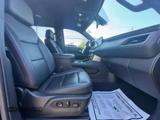 2021 Chevrolet Suburban LT z VIN 1GNSCCKD2MR303016, wystawiony jako Copart lot #57201425 z przebiegiem 244 286 mil mil oraz Czysty tytuł • Clean title. Historia ofert i sprzedaży dostępna na DreamBid. Obrazek 5.