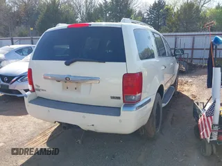 2008 Chrysler Aspen Limited z VIN 1A8HX582X8F150801, wystawiony jako IAAI lot #41995303 z przebiegiem 272 950 mil mil oraz . Historia ofert i sprzedaży dostępna na DreamBid. Obrazek 4.