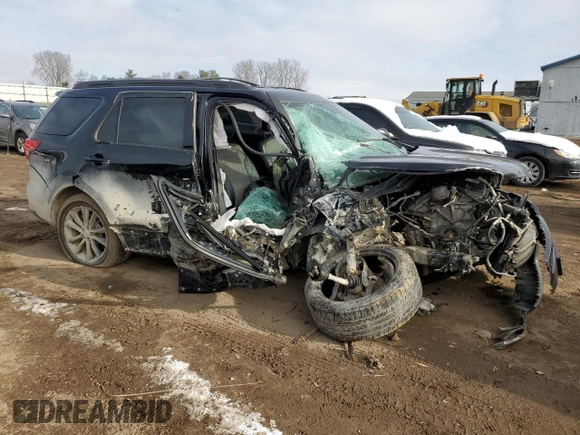 2017 Ford Explorer XLT z VIN 1FM5K8D86HGE16227, wystawiony jako Copart lot #82871484 z przebiegiem Nie podano mil oraz Szkoda całkowita • Salvage title. Historia ofert i sprzedaży dostępna na DreamBid. Obrazek 4.