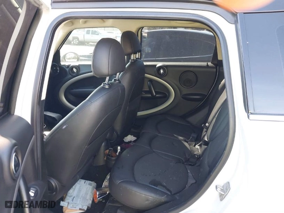 2014 MINI Cooper Countryman with VIN WMWZB3C53EWR39767, listed as a IAAI auction lot 41592112 with 129,403 mi miles. Bid and sale history available at carsss.com. Image 8.