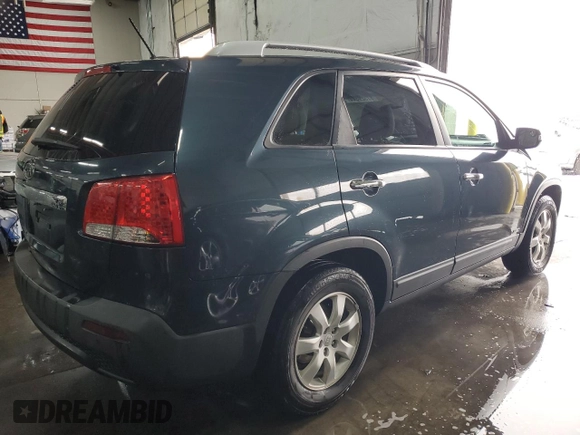 2011 Kia Sorento LX with VIN 5XYKTCA14BG002288, listed as a Copart auction lot 87329844 with 137,858 mi miles and Salvage Title. Bid and sale history available at carsss.com. Image 3.