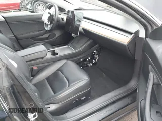 2021 Tesla Model 3 Long Range z VIN 5YJ3E1EB0MF855531, wystawiony jako IAAI lot #42079034 z przebiegiem 35 899 mil mil oraz . Historia ofert i sprzedaży dostępna na DreamBid. Obrazek 5.