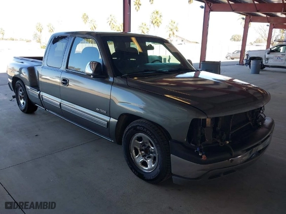 2001 Chevrolet Silverado 1500 LS with VIN 2GCEC19V011316604, listed as a IAAI auction lot 41682054 with 235,246 mi miles. Bid and sale history available at carsss.com. Image 1.